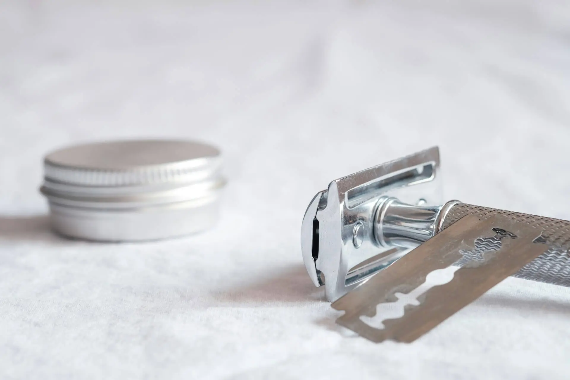 SSafety Razor for a zero-waste bathroom